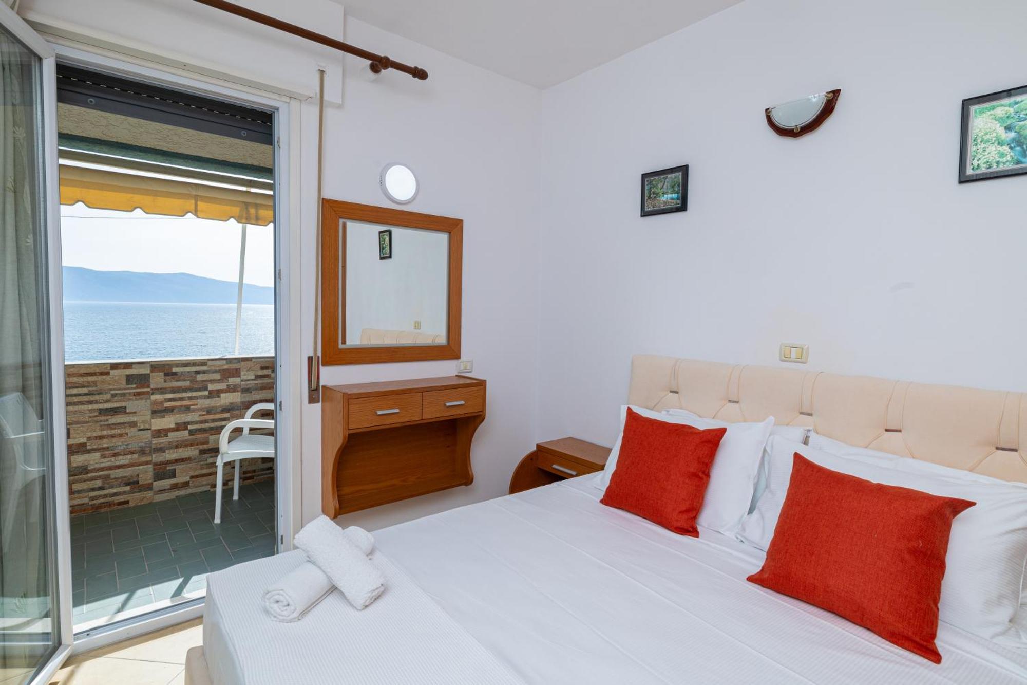 Lucas Apartments Rental Wlora Zewnętrze zdjęcie