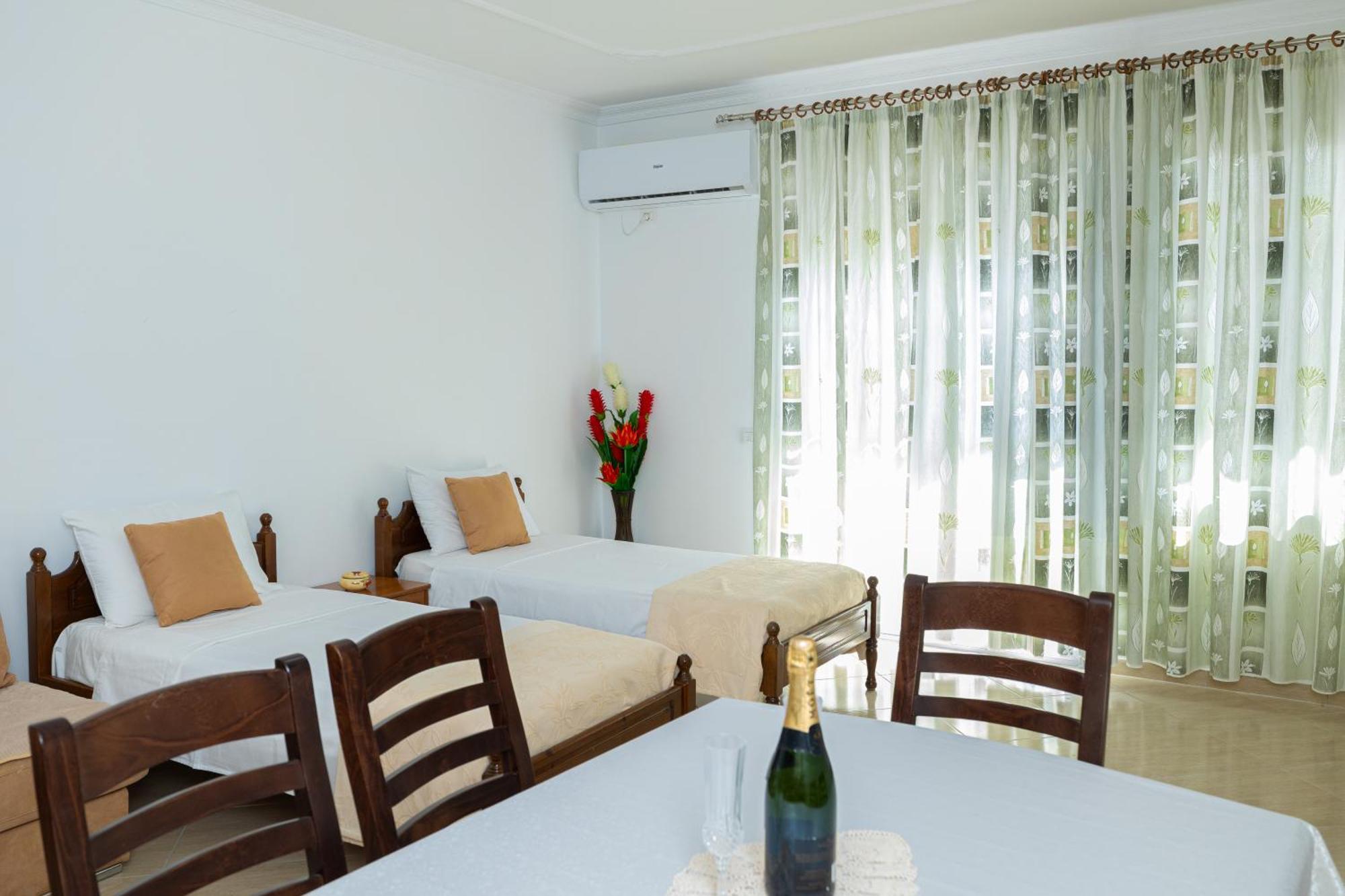 Lucas Apartments Rental Wlora Zewnętrze zdjęcie